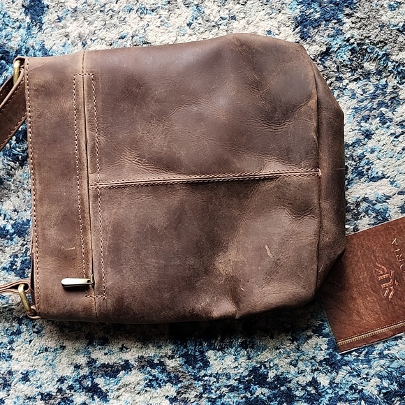 Luxeria Genuine Leather messenger bag New - Picture 2 of 5